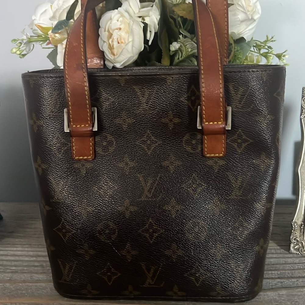 Louis Vuitton Vivan monogram